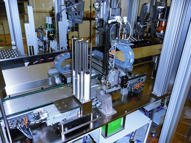 Bild 4: Um im 24-h-Betrieb rund 80% der Versuche automatisch abwickeln zu können, muss jede Anlagenkomponente hohen Anforderungen genügen – insbesondere bezüglich Qualität, Zuverlässigkeit sowie Langlebigkeit. (Archiv: Vogel Business Media)