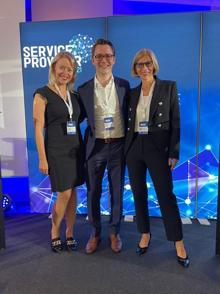 Die Veranstalterinnen Daniela Schilling (rechts) und Eva Kanzler mit Programmbeirat Daniel Hagemeier (dogado) freuten sich über die gelungene Veranstaltung. (Vogel IT.Medien GmbH)