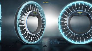 Der luftlose Pneu verzichtet auf eine klassische Felge. Stattdessen gibt es Streben, die im Flugbetrieb als Rotorblätter dienen sollen. (Goodyear)