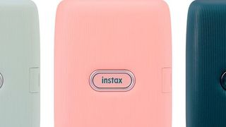 Seit Anfang Oktober ist der Instax Mini -Link-Printer in den Farben Pink, Grau und Denim erhältlich. ( Fujifilm )