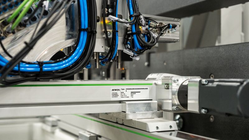 Gluth entwickelte ein hochpräzises XY-Portal mit Hiwin-Komponten. (Bild:  Hiwin)