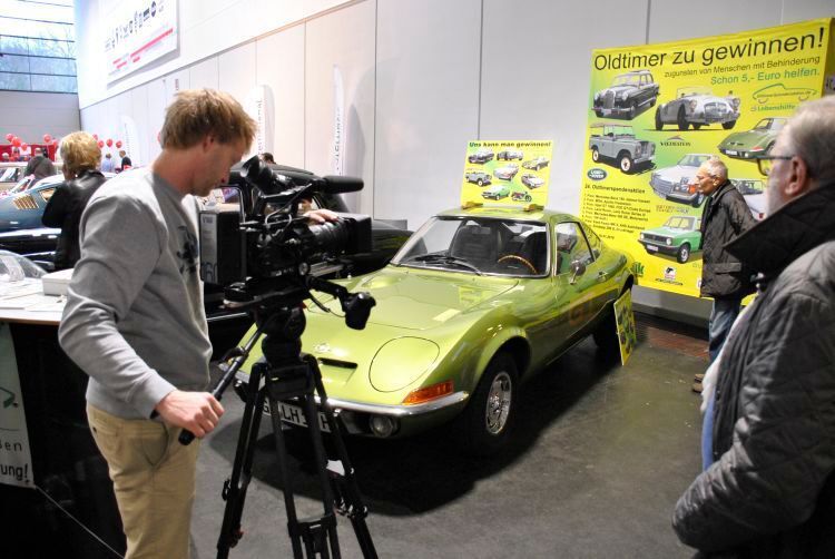 Im Fokus steht auch die alljährliche die Spendenaktion der Lebenshilfe Gießen. Bereits mit fünf Euro Einstand konnte man einen tollen Oldtimer gewinnen. (Dominsky/»kfz-betrieb«)