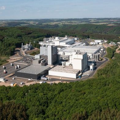 Rund 600 Produktionsmitarbeiter des Molkereiriesen Arla Foods legten am Freitag am Standort Pronsfeld die Arbeit nieder.  (Bild: Arla Foods)