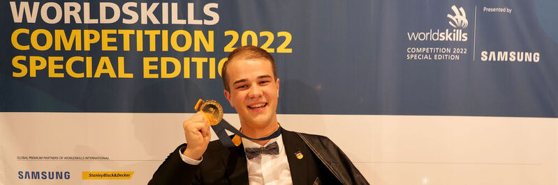 Der deutsche Kfz-Mechatroniker Stefan Mißbach erkämpfte sich bei den Worldskills 2022 Special Edition in Dresden eine Goldmedaille