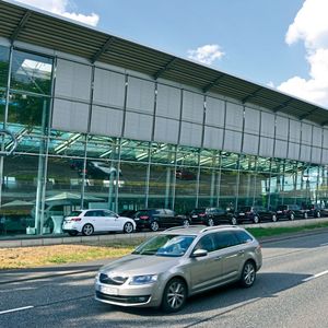 Die Glinicke-Gruppe betreibt in Kassel großes Audi-Zentrum.(Bild:  Achter)
