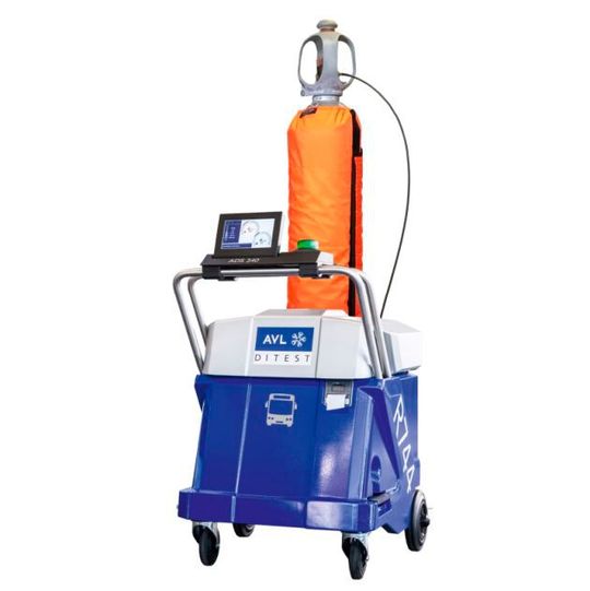 Das erste CO2-Klimaservicegerät für Busse: das ADS 340 aus dem Hause AVL-Ditest.(Bild:  AVL-Ditest)