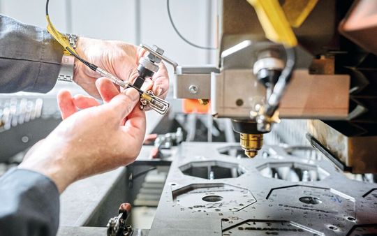 Bestehende Maschinen können ganz einfach mit dem neuen System nachgerüstet werden.(Bild:  Roland Richter / Empa)