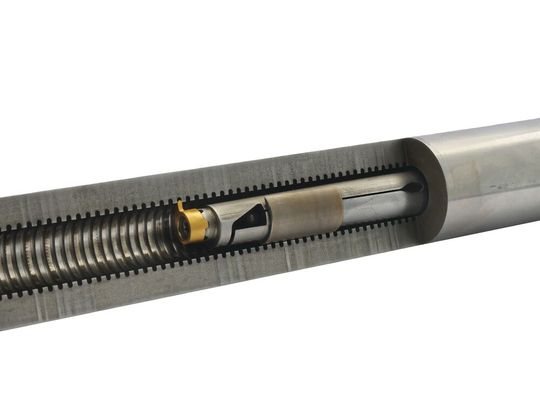 Bild 1: Beispiel für die Innenkonturierung einer Tiefbohrung. Mit einem neuartigen Werkzeugkonzept gelingt diese Bearbeitung nun auch bei kleinen Bauteilen mit schmalen zylindrischen Bohrungen.(Bild:  TU Dortmund / ISF)