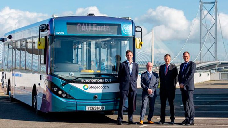 Der schottische Verkehrsminister Kevin Stewart hat gemeinsam mit Stagecoach, Fusion, Alexander Dennis und Transport Scotland den ersten autonomen Busdienst des Vereinigten Königreichs,  offiziell vorgestellt.