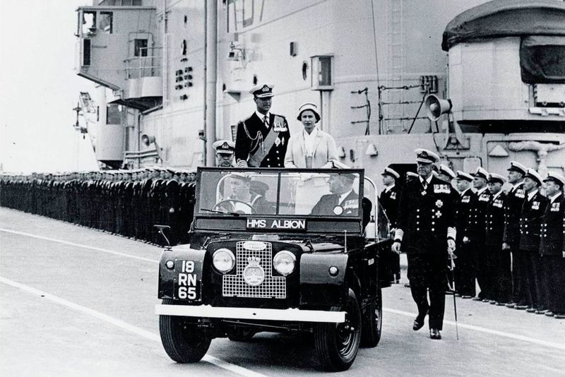 Ein Land Rover Series I diente 1958 Queen Elizabeth II und Prinz Philip als Präsentationsfahrzeug. (Bild: Land Rover)