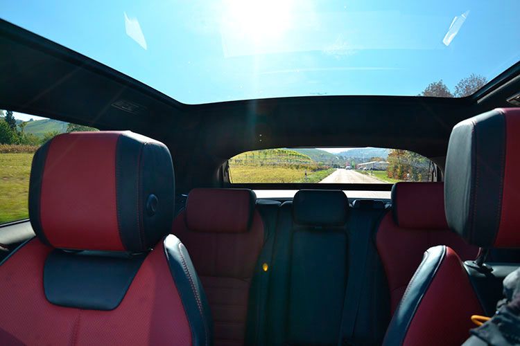 Das große Panoramaglasdach ordert die Mehrheit der Evoque-Kunden. (Foto: Michel)