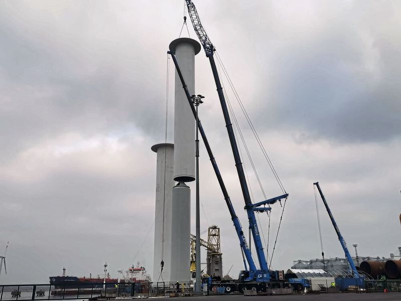30 Meter ragt das im Durchmesser fünf Meter breite Rotorsegel vom Deck der Fähre in die Höhe. (Bild: Hytorc)
