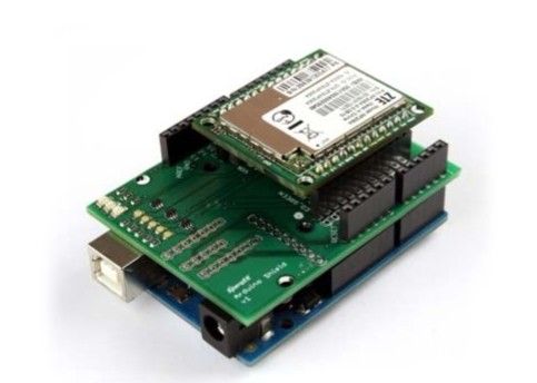ShieldAv1.0: Verbindet die CELLv1.0-Platine oben) mit einem Arduino-Board (unten) (Bild: RS Components)