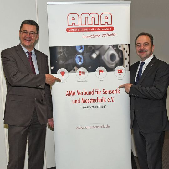 AMA Innovationspreis 2024: (v.l.) Prof. Dr. Andreas Schütze (Juryvorsitzender) und Peter Krause (Vorstandsvorsitzender AMA Verband). AMA Innovationspreis 2024: (v.l.) Prof. Dr. Andreas Schütze (Juryvorsitzender) und Peter Krause (Vorstandsvorsitzender AMA Verband).