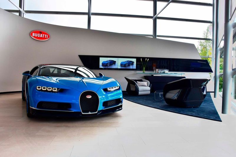 Schmohl gehört europaweit zu den ersten Händlern, die das neue Schauraumkonzept von Bugatti umgesetzt haben. (Schmohl AG)