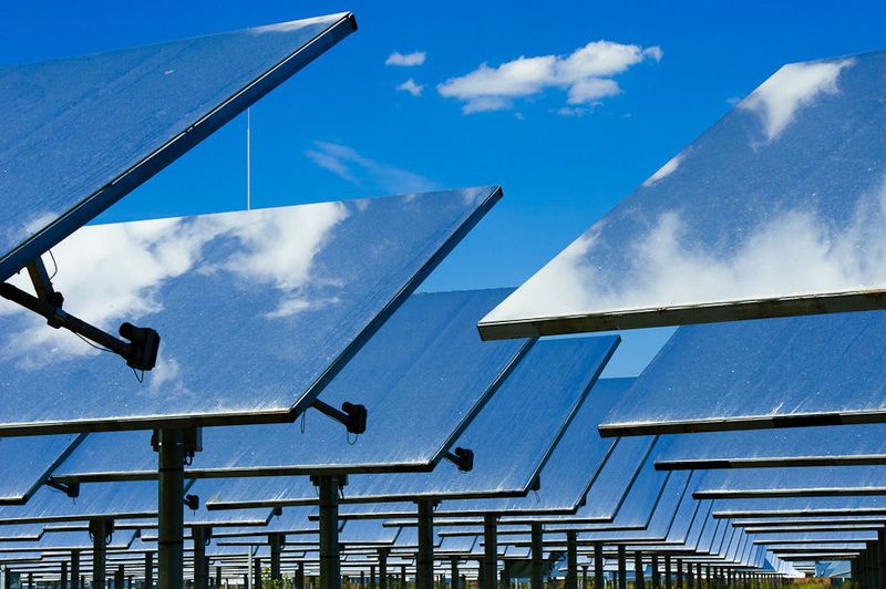 Spiegelfeld des Solarturms in Jülich.  (Bild: DLR)