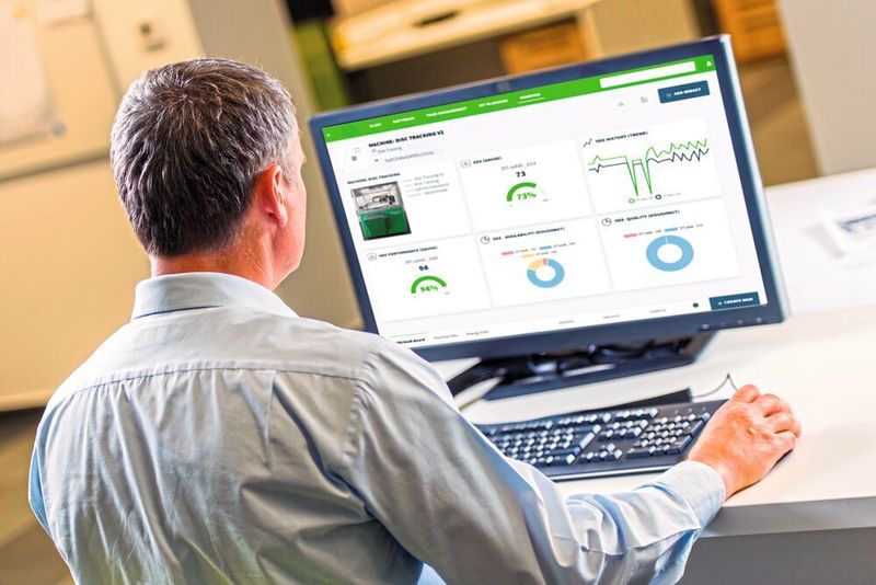 Datengestützte Geschäftsmodelle verändern den Industriesektor. In Echtzeit gewonnene Informationen über alle Betriebskomponenten werden direkt an die Analysesoftware weitergeleitet und Wartung und Diagnose können aus der Ferne vorgenommen werden. Ebenso helfen die Daten bei gewinnbringendem Energiemanagement. Technische Voraussetzung: ganzheitliche Vernetzung.  (Schneider Electric)