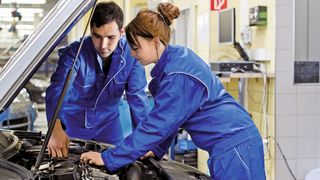 Die Ausbildung zum Kfz-Mechantroniker und zur Kfz-Mechatronikerin hat an Attraktivität gewonnen. (Foto: Promotor)
