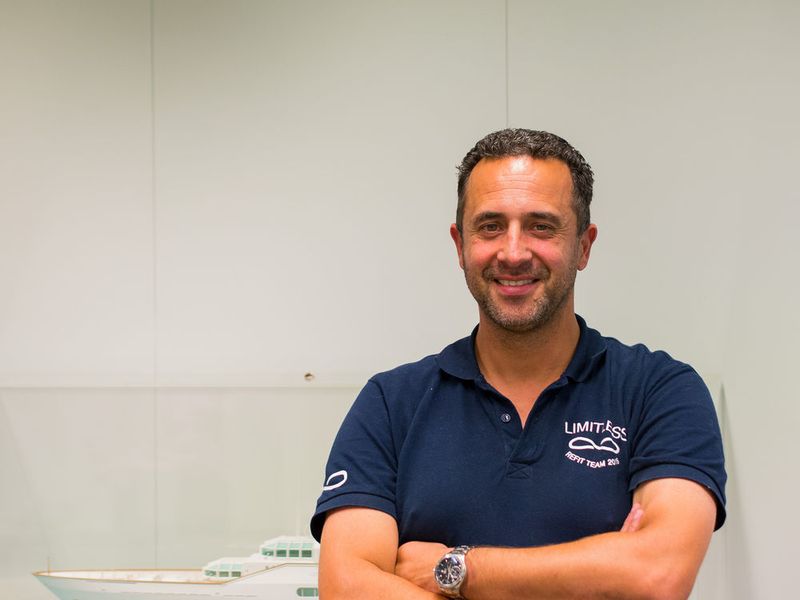 Ed Groen in `t Woud von Akerboom Yacht Equipmenterklärt: „Durch die I/O-Blocks von Turck haben wir viel Verdrahtungsarbeit eingespart.” (Bild: Turck)