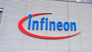 Der Neubiberger Halbleiterspezialist Infineon blickt auf das dritte Quartal 2025. Verglichen mit dem gleichen Zeitraum 2024 sackte der Gewinn kräftig ab. Das hindert das Unternehmen aber nicht daran, seine Prognose für die Zukunft anzuheben ... (Bild: Infineon)