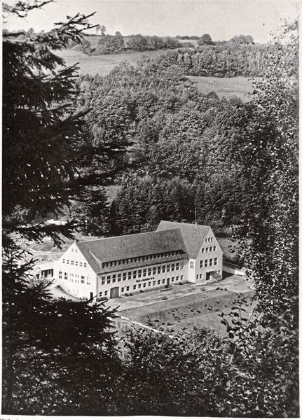 Das ursprüngliche Werk in Glashütte zur Gründungszeit des Unternehmens. (SPN Schwaben Präzision Fritz Hopf)