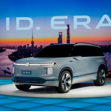 Der ID.Era ist ein Fahrzeug, das in Kooperation von Saic und VW in China für den chinesischen Markt entwickelt wurde. Weil es bei Volkswagen in Deutschland kriselt, empfehlen Politiker, die chinesischen Typen doch einfach in deutschen Werken zu bauen, um Schlimmeres zu verhindern ... (Bild: Saic VW)