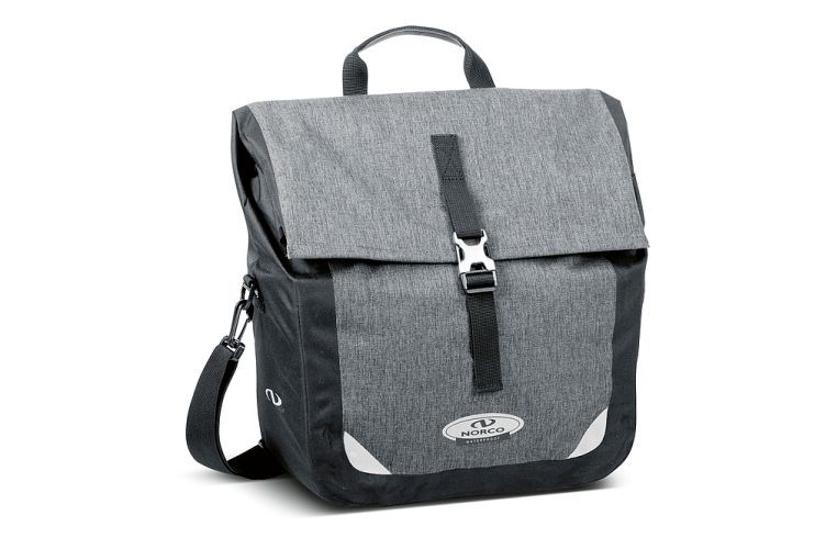 Red Dot Produktdesign 2018: Fahrradtasche Norco Kinsley City Bag (Hersteller: ASISTA Teile fürs Rad, Deutschland): Wenn man heute mit dem Fahrrad in der Stadt unterwegs sein möchte, ist die Kinsley City Tasche ein ausgezeichneter Begleiter. Ob in der City, zum Einkaufen oder bei der Arbeit – die Radtasche eignet sich aufgrund ihrer urbanen Optik mit textilem Charakter und ihrer Wasserdichtheit für jede Gelegenheit und jedes Wetter. Durch ein innovatives Fertigungsverfahren mit Ultraschalltechnik werden zwei Gewebestücke wasserdicht miteinander verbunden, sodass die Tasche Lifestyle und Design mit durchdachter Fertigung und Funktionalität kombiniert (www.norco-bags.de). Begründung der Jury: Der Kinsley City Tasche gelingt es sehr überzeugend, zeitgemäße Ästhetik und hohe Funktionalität in einem schicken Erscheinungsbild zu verknüpfen.  (Bild: Red Dot/Norco Bags)