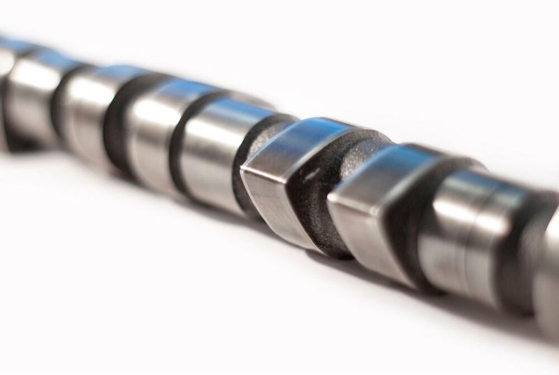 Die Tribokonditionierung von Nockenwellen reduziert die Reibung und damit den Verschleiß im Ventiltrieb.  (ANS)