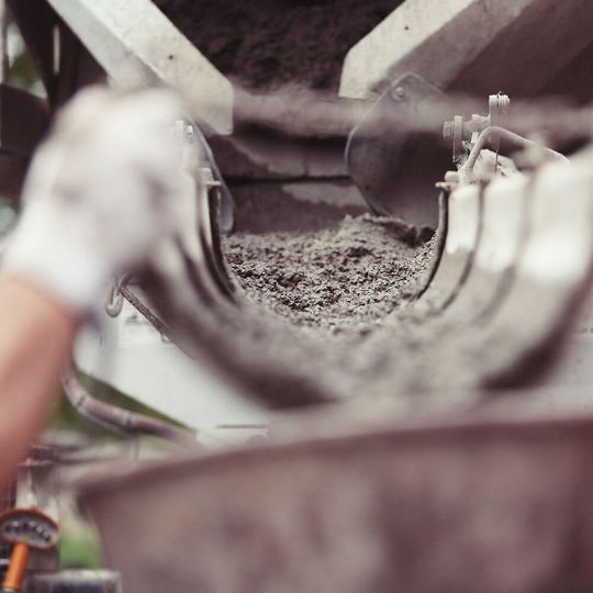 Die Zementproduktion ist für etwa 8 % des weltweiten CO2-Ausstoßes verantwortlich. Die Zementproduktion ist für etwa 8 % des weltweiten CO2-Ausstoßes verantwortlich.