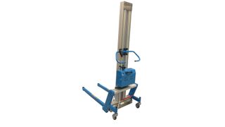 Die neue Hebehilfe „Lift&Drive325P“ hat mit 99 kg Eigengewicht und 325 kg Nutzlast ein gutes Eigengewicht-Nuztlast-Verhältnis. (3i Handhabungstechnik)