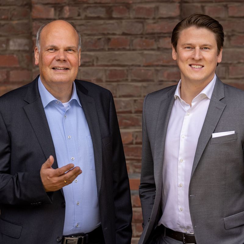 Jens Becker, CFO (l.), und Marius Mühlenberg, CEO von Levaco freuen sich über das Wachstum des Unternehmens.