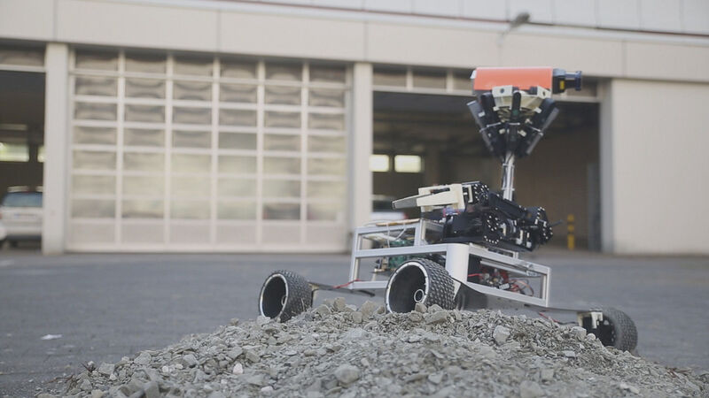 Das NimbRo-Centauro-Team der Arbeitsgruppe Autonome Intelligente Systeme am Institut für Informatik der Universität Bonn besitzt bereits Erfahrungen in der Entwicklung humanoider Fußballroboter und Serviceroboter. Für den DLR SpaceBot Cup konzipiert die Gruppe einen neuen Roboter und kombiniert hierbei ihre Erfahrungen aus der Arbeit am zweibeinigen robotischen Gang mit denen aus dem Robotik-Bereich 
