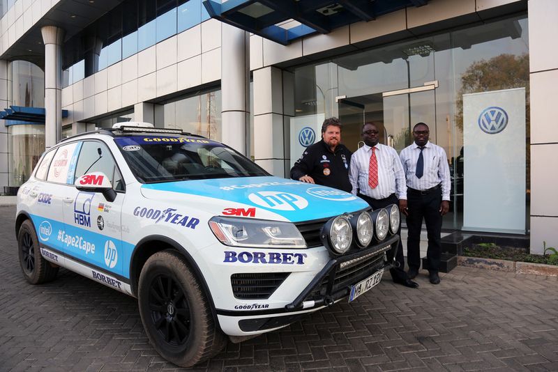 Für die Cape-to-Cape-2.0-Weltrekordfahrt wird der VW Touareg, der mit HBM Messtechnik ausgestattet ist, zum Startpunkt am Kap Agulhas in Südafrika gebracht. Dabei hat das Auto Äthiopien, Kenia, Tansania, Sambia und Simbabwe durchquert. (Challenge 4 GmbH)