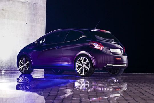 Noch etwas unsicherer ist die Zukunft der Studie XY, die statt auf Sportlichkeit auf Eleganz und Komfort setzt. (Peugeot)