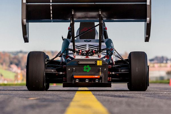 Mit einer Beschleunigung von 0 auf 100 km/h in 1,785 Sekunden hat der elektrisch angetriebene Rennwagen „grimsel“ den bisherigen Beschleunigungsweltrekord für Elektroautos gebrochen. (Bild: AMZ Racing)