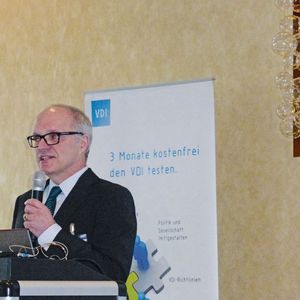 „Für den Werkzeugbau und das Presswerk gilt es, die Potenziale der digitalen Revolution zu erkennen und in Verbindung mit innovativen Technologien und Prozessen zu nutzen.“  Dipl.Ing. Ingo von Wurmb, Leiter Konstruktionsmethoden, Standards der BMW Group und Vorsitzender des VDI-Fachausschusses Stanzerei-Großwerkzeuge.