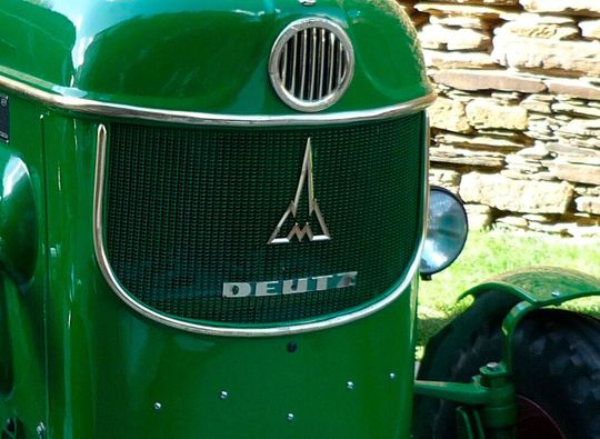 Deutz, eigentlich bekannt für seine Motoren und Landmaschinen, überlegt derzeit, ob sich nicht auch der Einstieg in die Rüstungstechnik lohnt, sowie ein Vorstoß in Sachen dezentrale Stromversorgung ...(Bild:  Deutz)