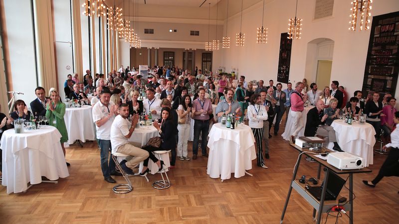 Siegerehrung: Die Teilnehmer warteten gespannt auf die Ergebnisse . (Dietrich vom Berge)