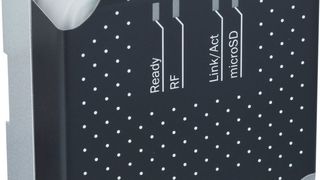 Der RFU61x von Sick ist besonders für die platzsparende Integration von UHF-Identifikationslösungen in produktionstechnische und logistische Umgebungen geeignet. 
  (Sick)