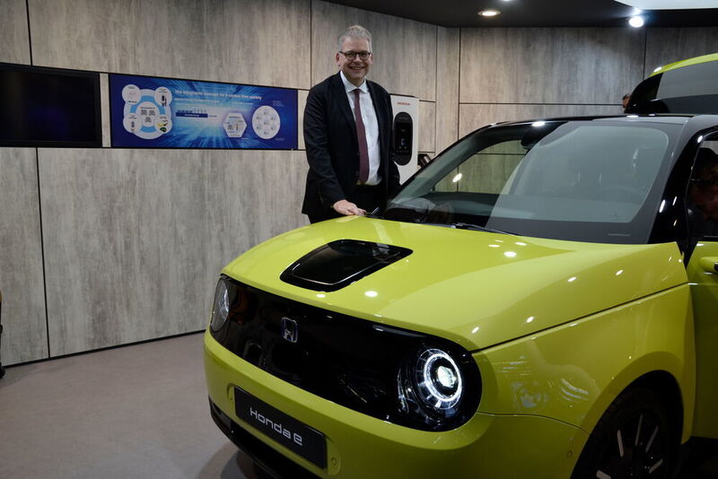 Ingo Nyhues, Honda-Deutschland-Vizepräsident, freut sich über das rege Interesse für den Honda e. (Mauritz/»kfz-betrieb«)