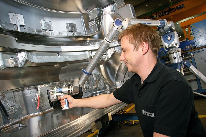 Der Faro Edge Scan-Arm ES ist branchenweit der leistungsfähigste tragbare Messarm, durch die verbesserte Scantechnologie können auch anspruchsvolle Oberflächen problemlos und schnell gescannt werden. (Faro)