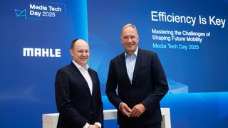 Mahle-CEO Arnd Franz (rechts) und Marco Warth, Leiter Konzernforschung und Vorausentwicklung, standen den Journalisten beim Tech Day Rede und Antwort. (Bild: Mahle GmbH)