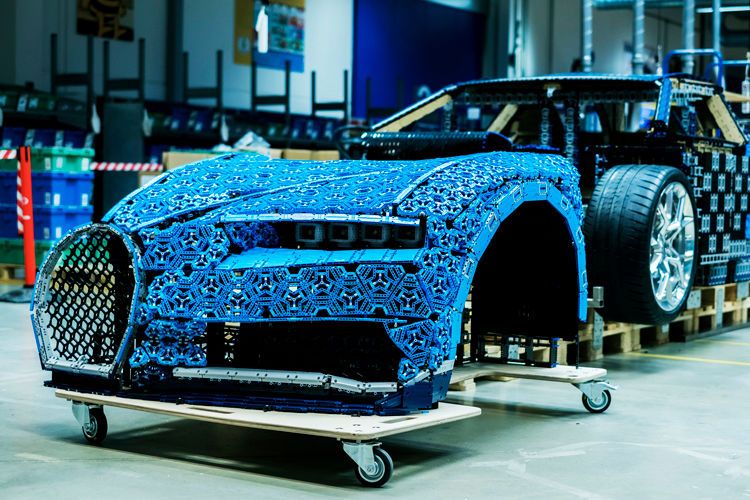 Insgesamt flossen 3.438 Arbeitsstunden in die Entwicklung und Konstruktion. (Bild: Lego)