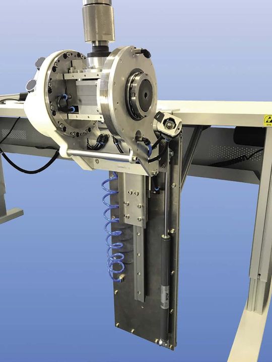 (Für diese Anwendung sind drei verschiedene Klemmelemente und eine Gasdruckfeder von ACE in einer Konstruktion vereint. Bild: Tech-Solute GmbH)