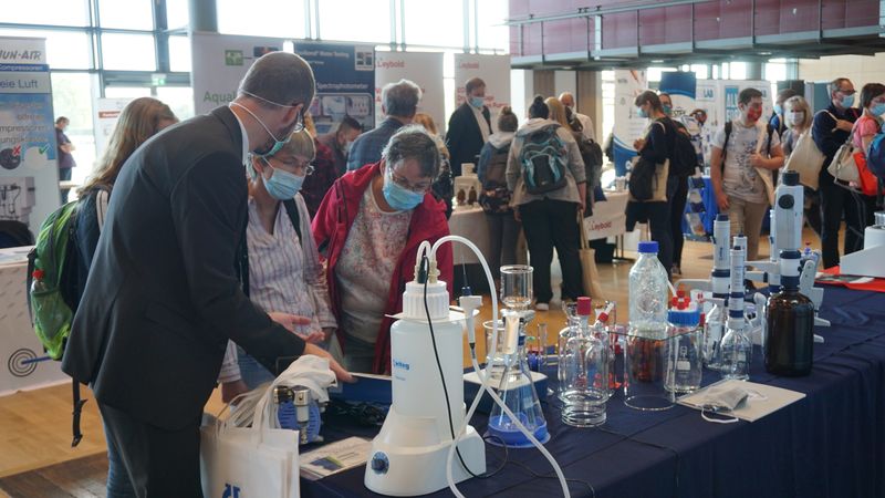 Weitere Impressionen der LAB-SUPPLY Dresden 2020  Alle Infos zu den LAB-SUPPLY-Messen – Termine, Vortragsprogramm und Ausstellerliste – finden Sie unter www.lab-supply.info (LABORPRAXIS, Krause)