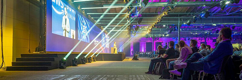 Das Auditorium war bei den beiden Keynotes anlässlich des AWS Summit 2022 in Berlin bis auf den letzten Platz gefüllt. 