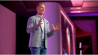 Boomi-CEO Steve Lucas will die KI-Kosten seiner Kunden mehr als halbieren: Auf der Boomi World Tour 2026 präsentierte er die neue Governance-Strategie für agentische KI. (Bild: Jamie Gray)