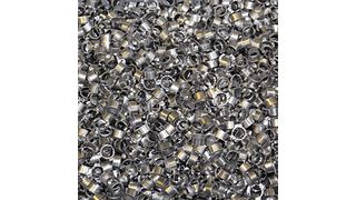 Tiefziehteile, im Bild Hülsen für Glühbirnen in Autoscheinwerfern, werden mit Lösemittel wirtschaftlich gereinigt. (Bild: Itasse)