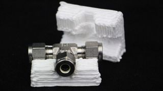 Aus Schaum könnte beispielsweise passgenaues Verpackungsmaterial gedruckt werden, das vor Transportschäden schützt. (Bild: Fraunhofer ICT)