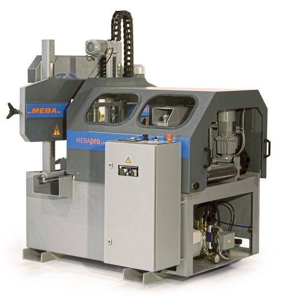 Der kompakte und ebenso Industrie-4.0-fähige NC-Sägeautomat Mebapro 260 AP in Komplettansicht. (Meba)